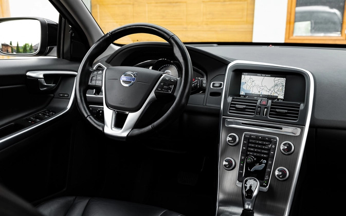 Volvo XC 60 cena 79800 przebieg: 198000, rok produkcji 2016 z Warszawa małe 781